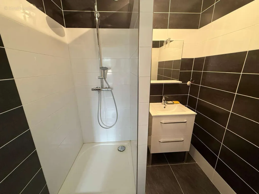 Vannitoad - Spacious Apartment with Balcony in Thiers