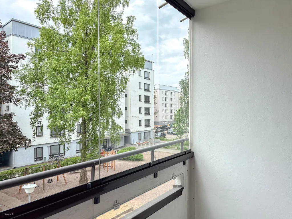 Balcone - Spacious Apartment with Balcony in Länsimäki, Vantaa