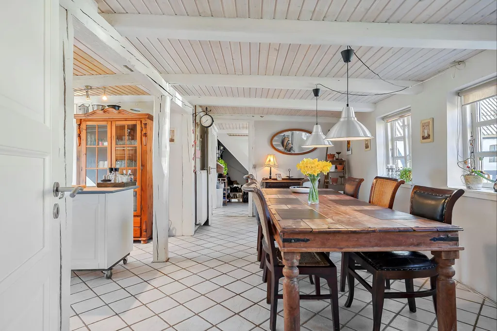 Sala da pranzo - Charming 4-Bedroom Villa in Countryside