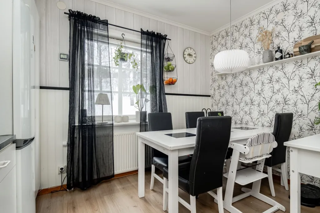 Sala da pranzo - Stable Rental Property with 16 Units and Garage