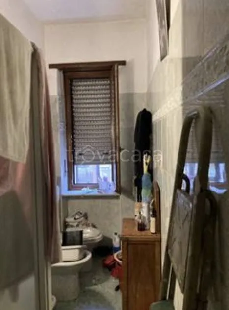 Salles de bain - First Floor Apartment with Balconies in Torino