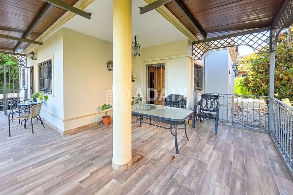 Terrace - Chalet with Pool in Baeza, Jaén