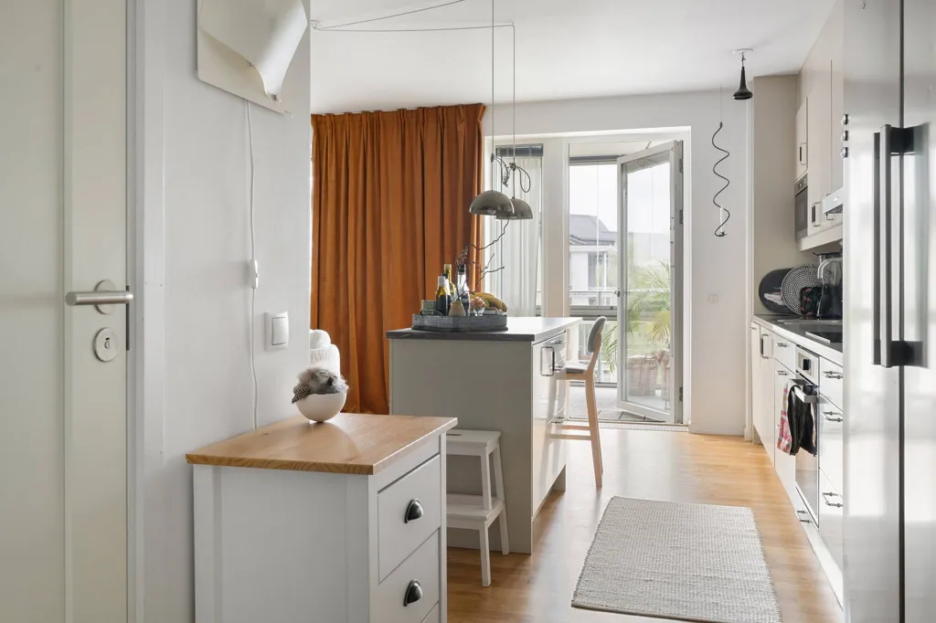 Cucina - Three-Bedroom Apartment with Balcony in Nyköping