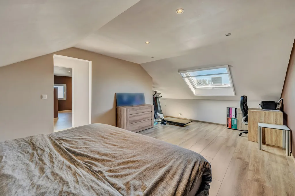 Magamistoad - Spacious House with Undercroft in Markegem