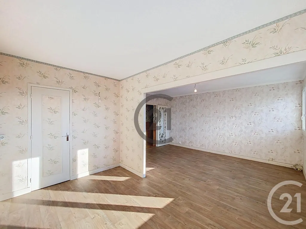 Séjour - Appartement avec balcon à Sainte Savine