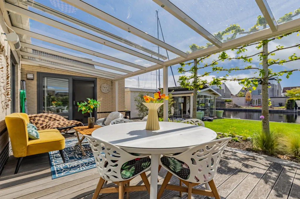 Terrasse - Villa with Private Dock in Lemmer