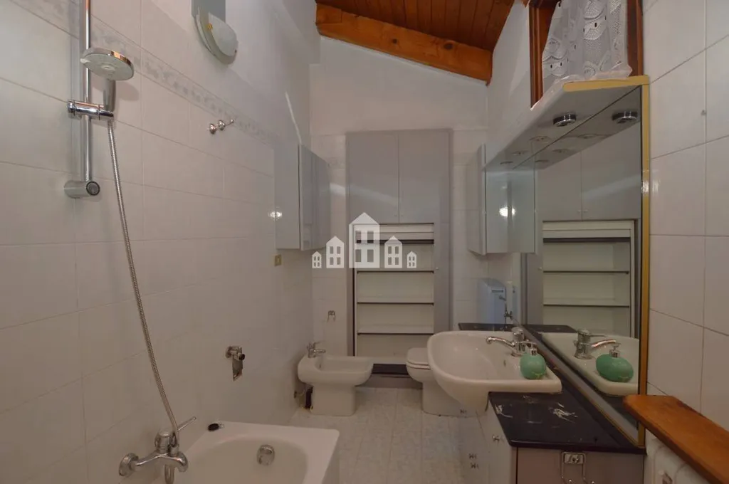 Salles de bain - Historic Building with Central Location in Rivara