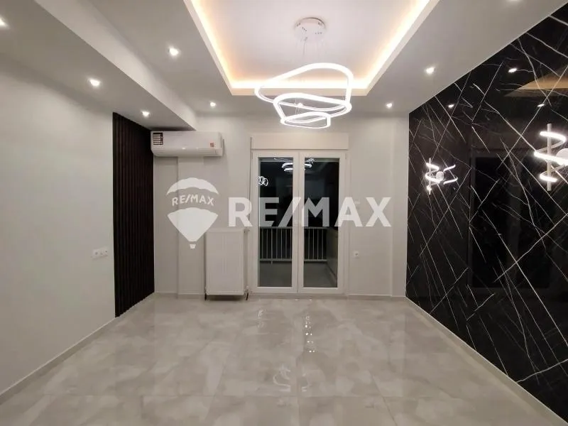 Elutuba - Renovated Apartment with Balcony in Thessaloniki