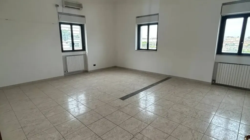 Stanze - Office Space with Parking in Bari