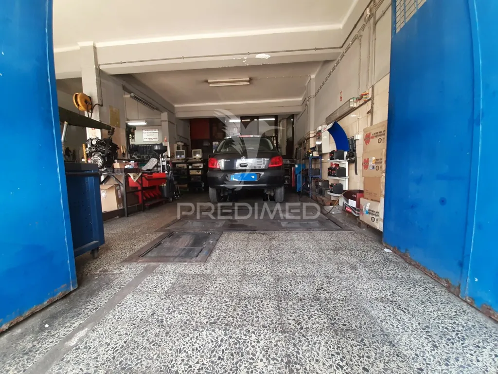 Garage - Mechanic Workshop with Established Clientele in Seixal