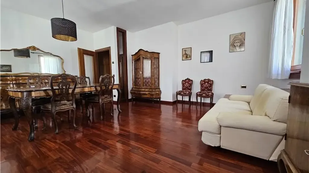 Salle à manger - Apartment with Terrace in Belluno Centre