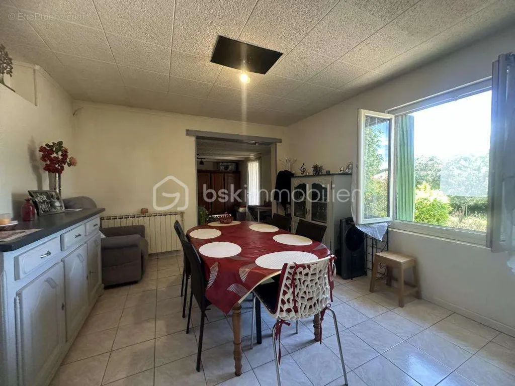 Sala da pranzo - Apartment Block with Parking in Saint Martin de Valgalgues