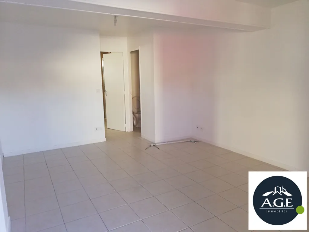 Toad - Renovated Flat in Quiet Residence, Hanches