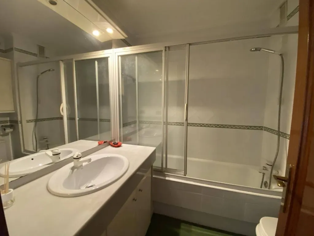 Vannitoad - Semi-detached House with Pool in Loiu