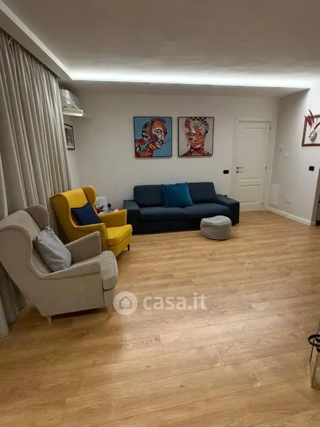 Séjour - Fully Furnished Triplex with Balcony in Caserta