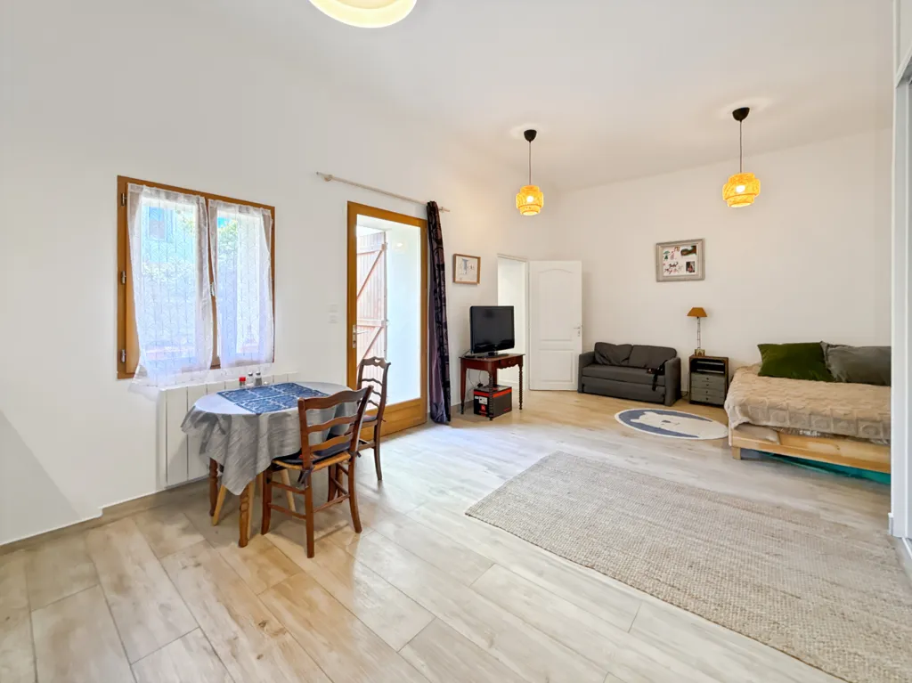 Elutuba - Renovated Studio with Terrace in Marseille 7ème