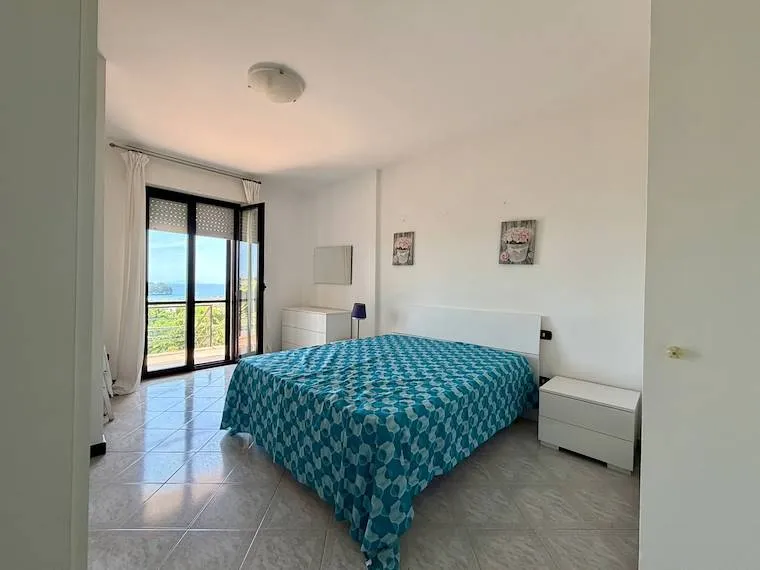 Bedrooms - 3-Bedroom Apartment with Terrace in Gaeta