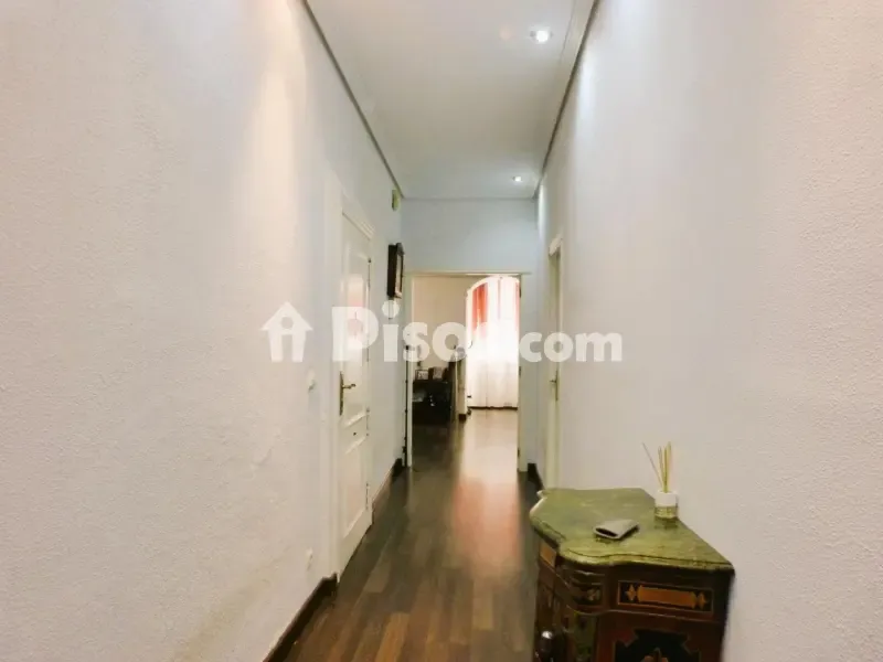 Esik - Classical Style Flat with Balcony in City Centre