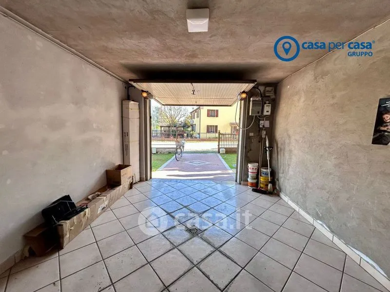 Garaaž - Detached House with Garden in Grignano Polesine