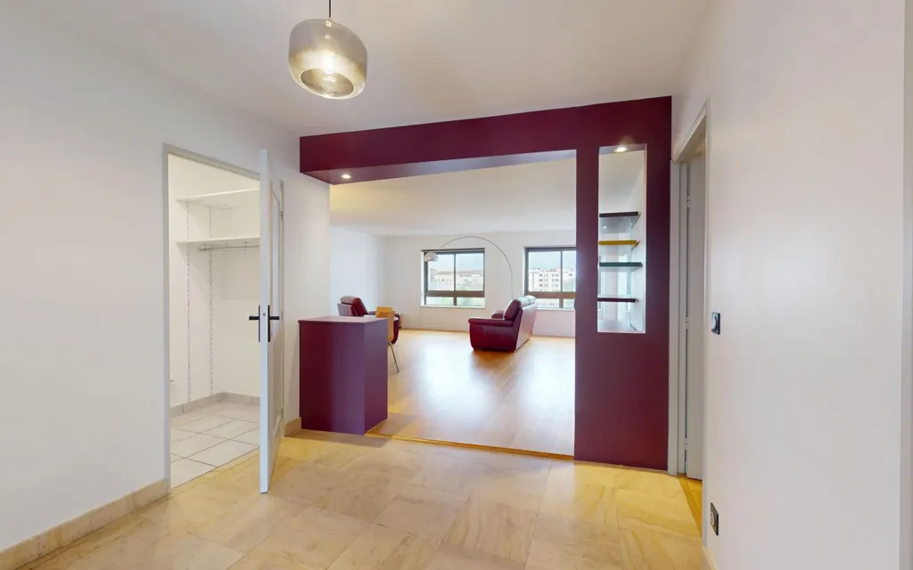 Esik - Furnished Apartment with Garage in Lyon 4