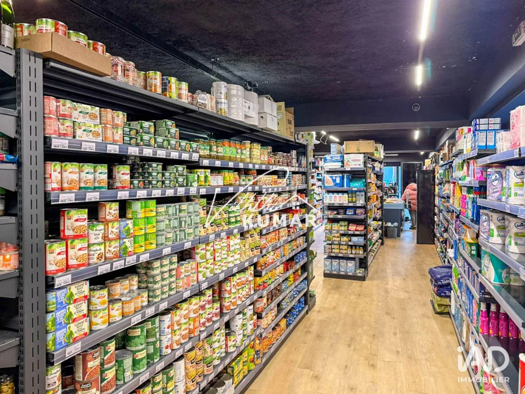 Utility Room - Superette in Prime Location, Montreuil