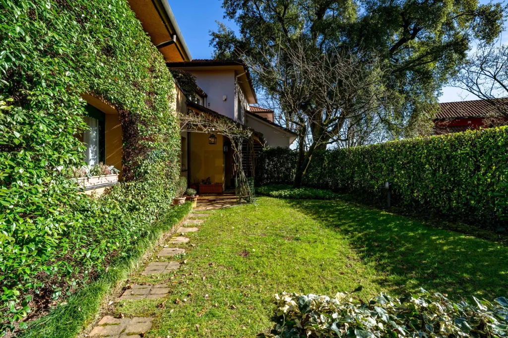 Aed - Bifamiliar Villa with Terrace in Lesmo Green