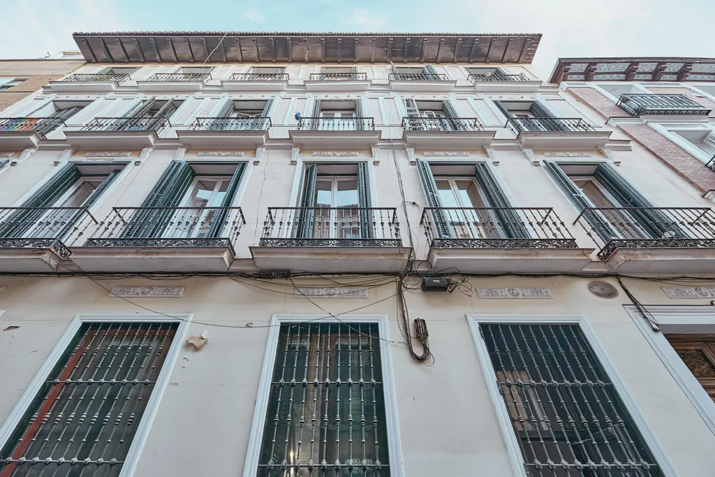 Välivaade - Transforming Flat with Balconies in Madrid