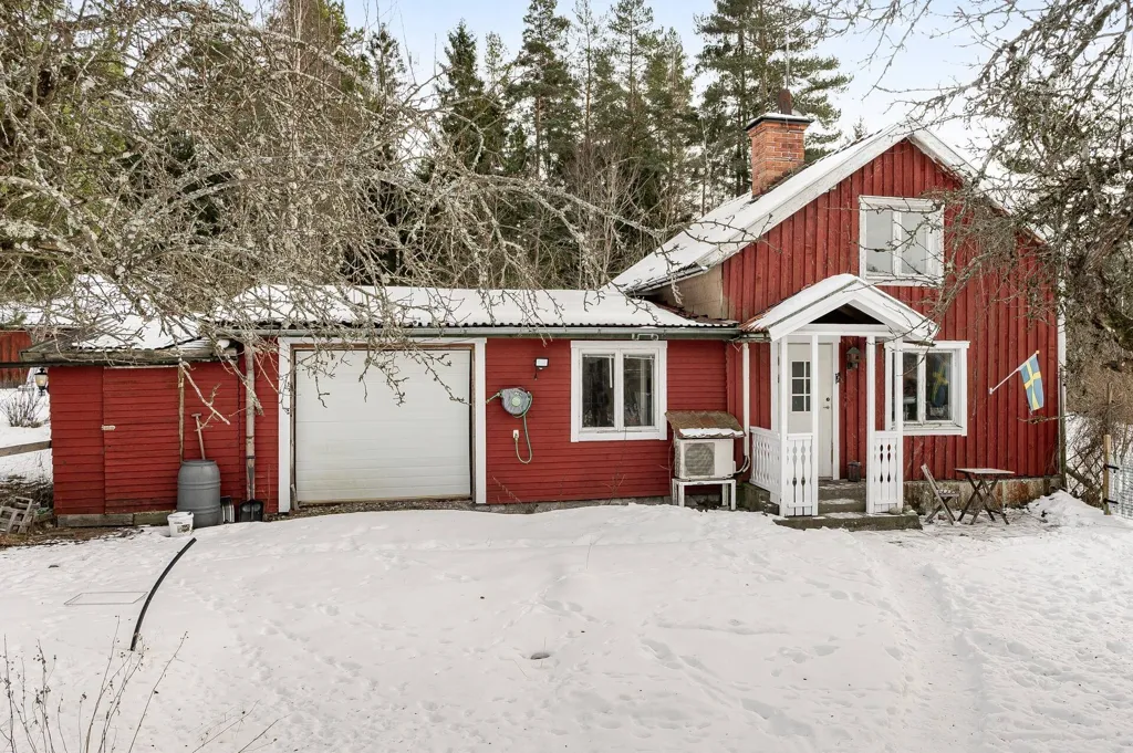Exterior - Cottage with Guesthouse in Vingåker