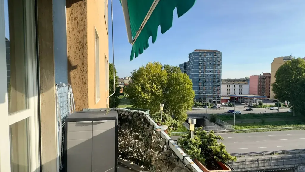 Balcon - Rear-Facing Apartment with Balcony in Cinisello Balsamo