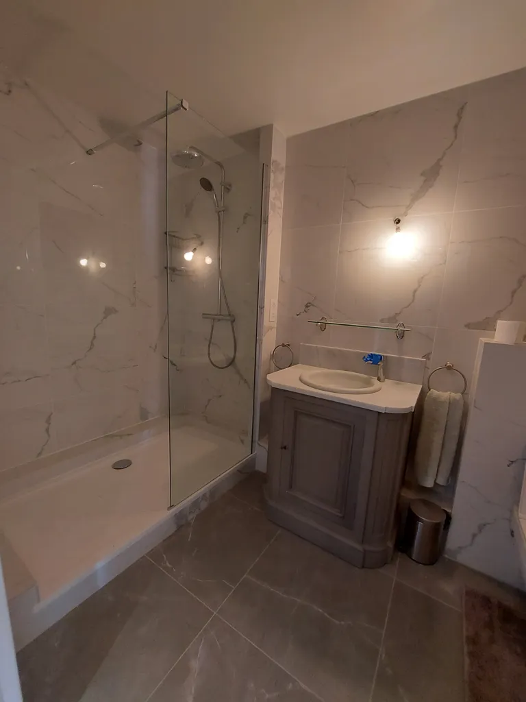 Salles de bain - Appartement 2/3 Pièces avec Balcon dans Résidence Services à Paris 15ème