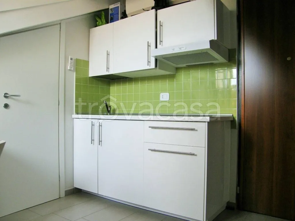 Cucina - Mansarda ristrutturata con balcone a Torino