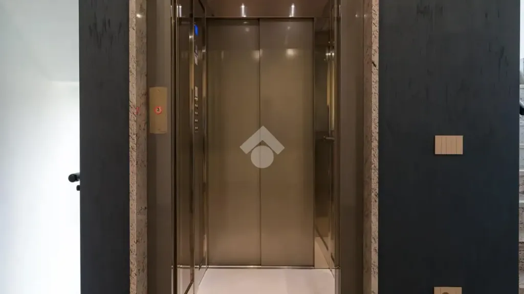 hallway_entrance