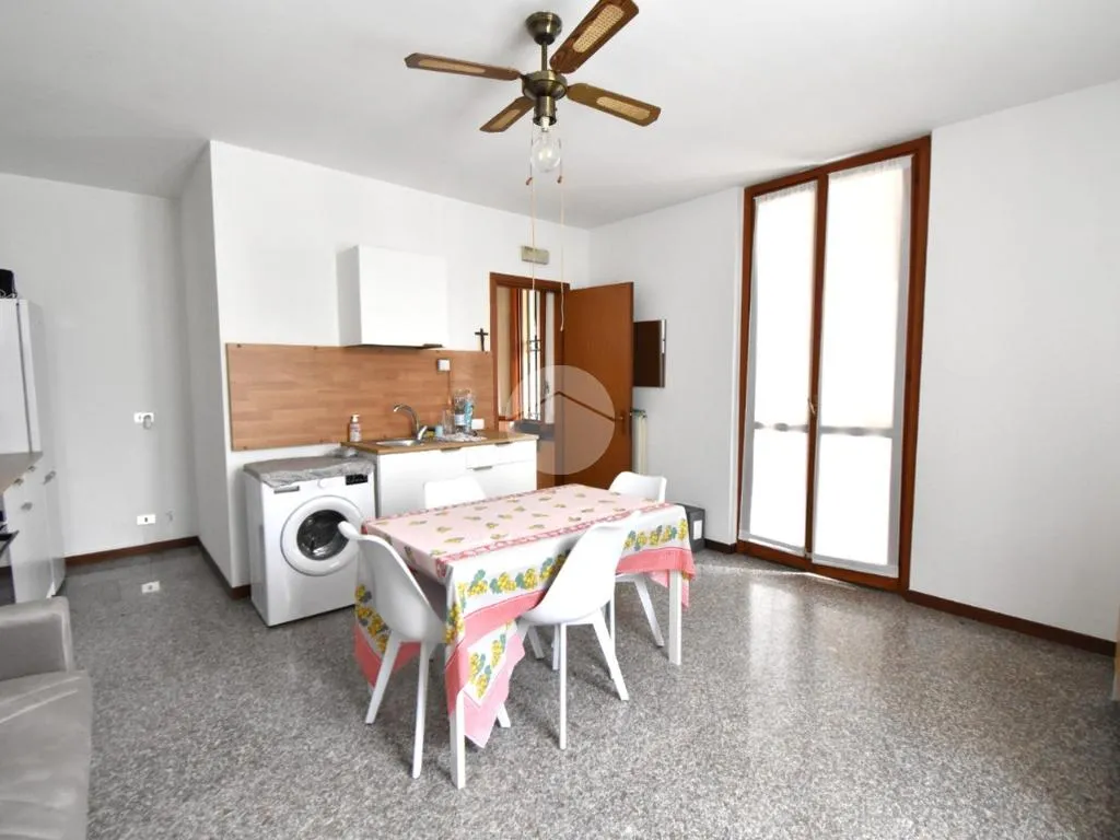 Sala da pranzo - Two-Bedroom Apartment with Private Portico in Vimercate