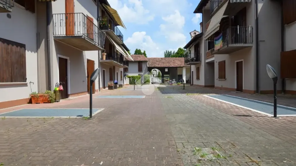 Aed - Bilocale with Private Parking in Bagnolo Mella