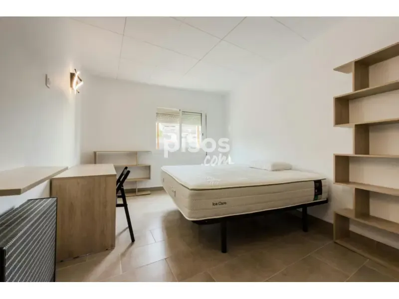 Chambres - Furnished Apartment with Balcony in Sants-Badal