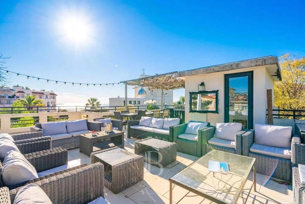 Terrasse - Villa Luxueuse avec Piscine à Cannes