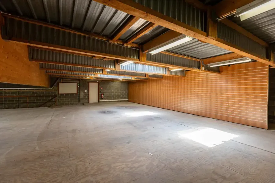 Pièces - Ensemble Professionnel avec Bureaux et Entrepôt à Wavre