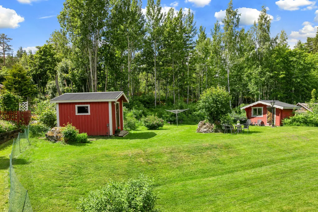 Aed - Spacious Bungalow with Garden in Bergby