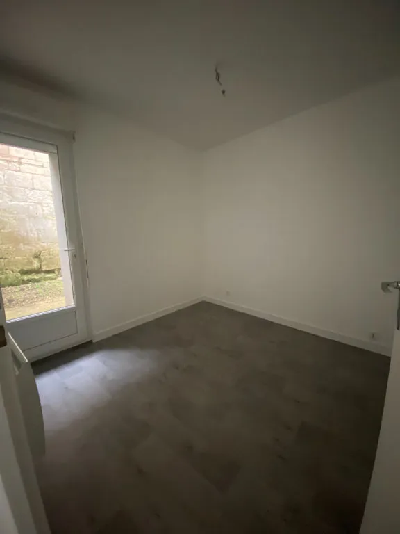 Toad - Ground-Floor Flat with Courtyard in Niort