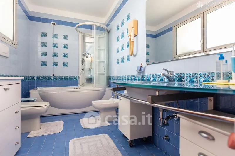 Salles de bain - Minimalist Villa with Private Garden in Legnago