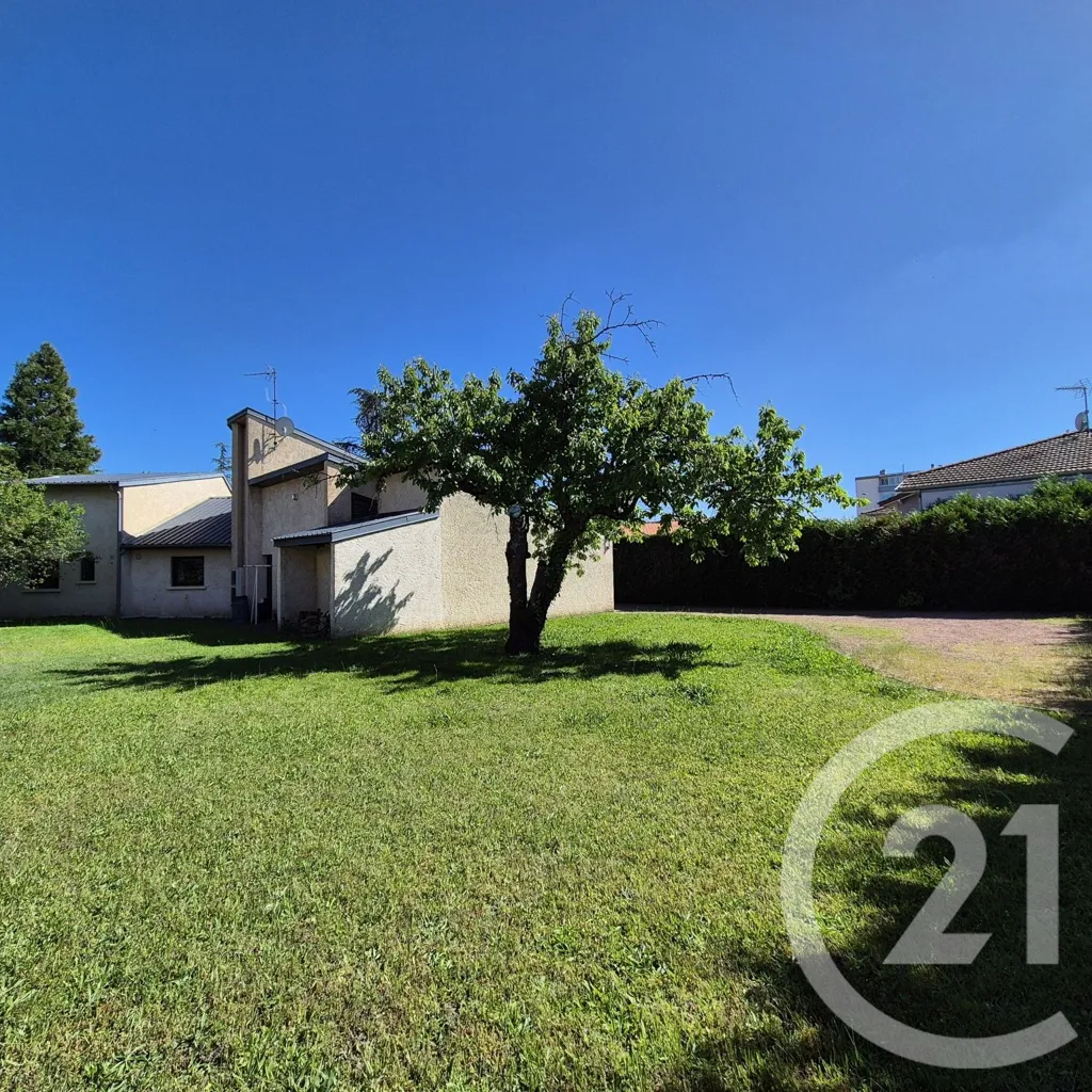 Aed - Architectural House with Garden in Roanne