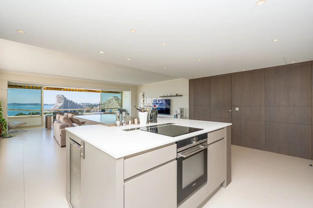 Cucina - Panoramic Sea View Penthouse in Nice Marina