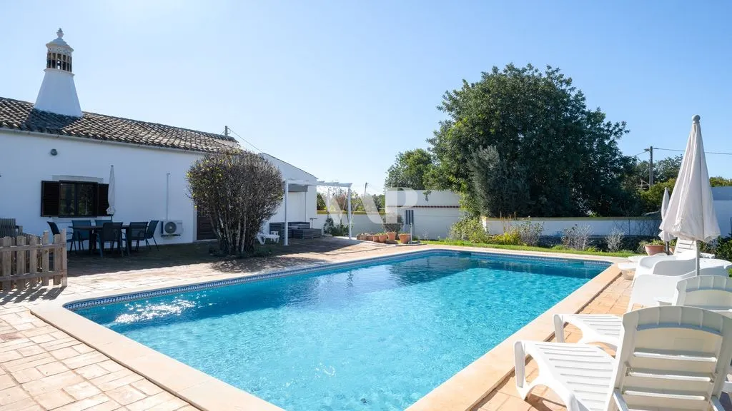 Piscine - Traditional Villa with Pool in Boliqueime