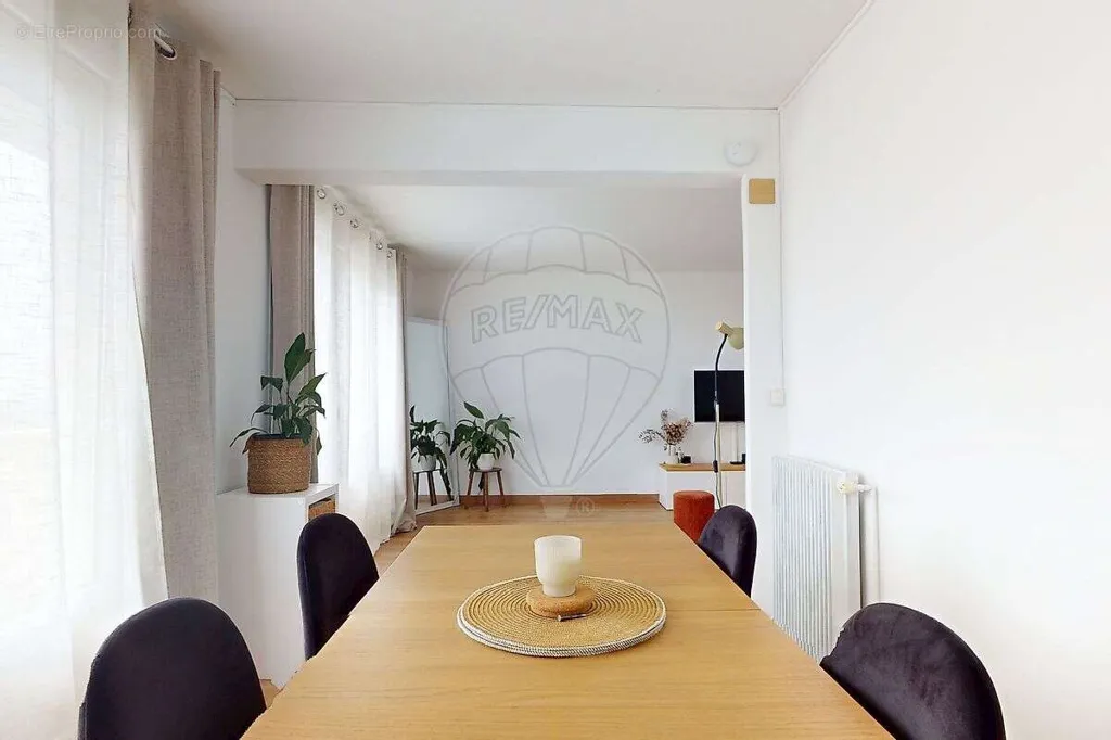 Sala da pranzo - South-Facing Flat with Balcony in Olivet