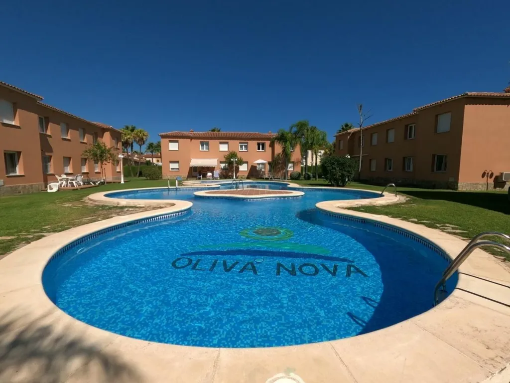 Piscine - Furnished Apartment with Pool in Oliva Nova