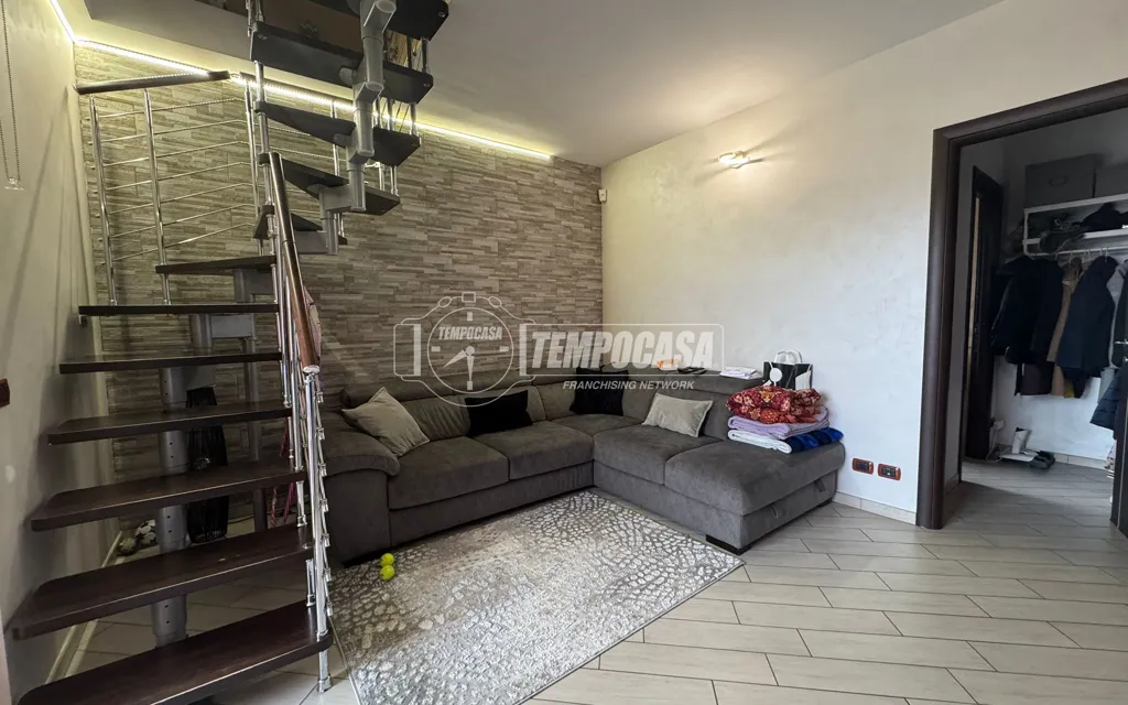 Elutuba - Modern Apartment with Triple Aspect View in Givoletto