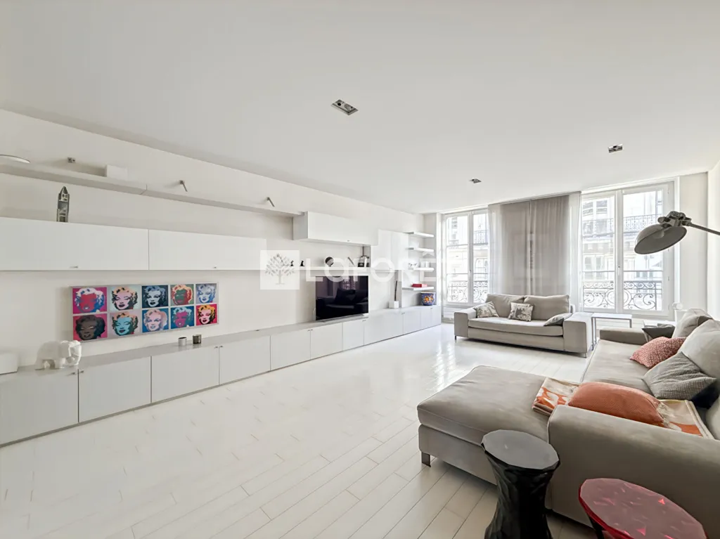 Elutuba - Refurbished Parisian Flat with Balcony