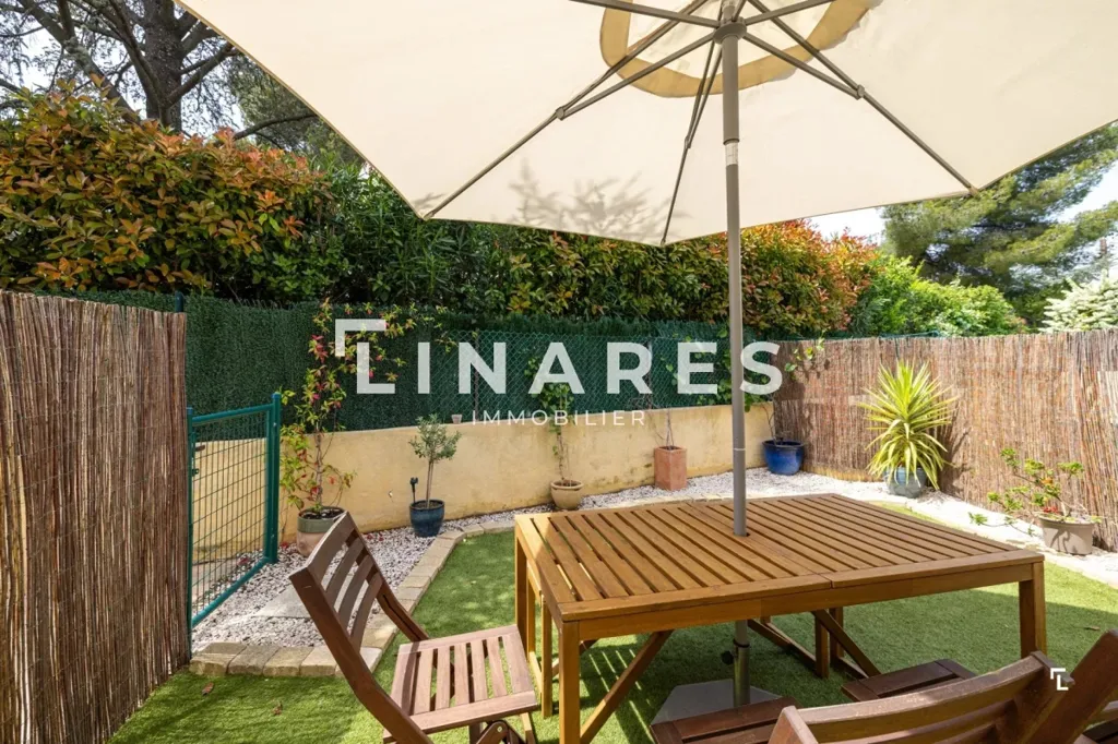 Terrasse - Villa Duplex avec Piscine à Allauch