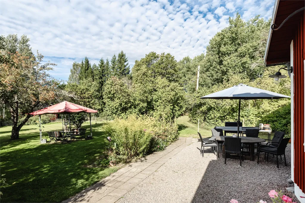 Terrass - Charming Cottage with Private Pier near Katrineholm