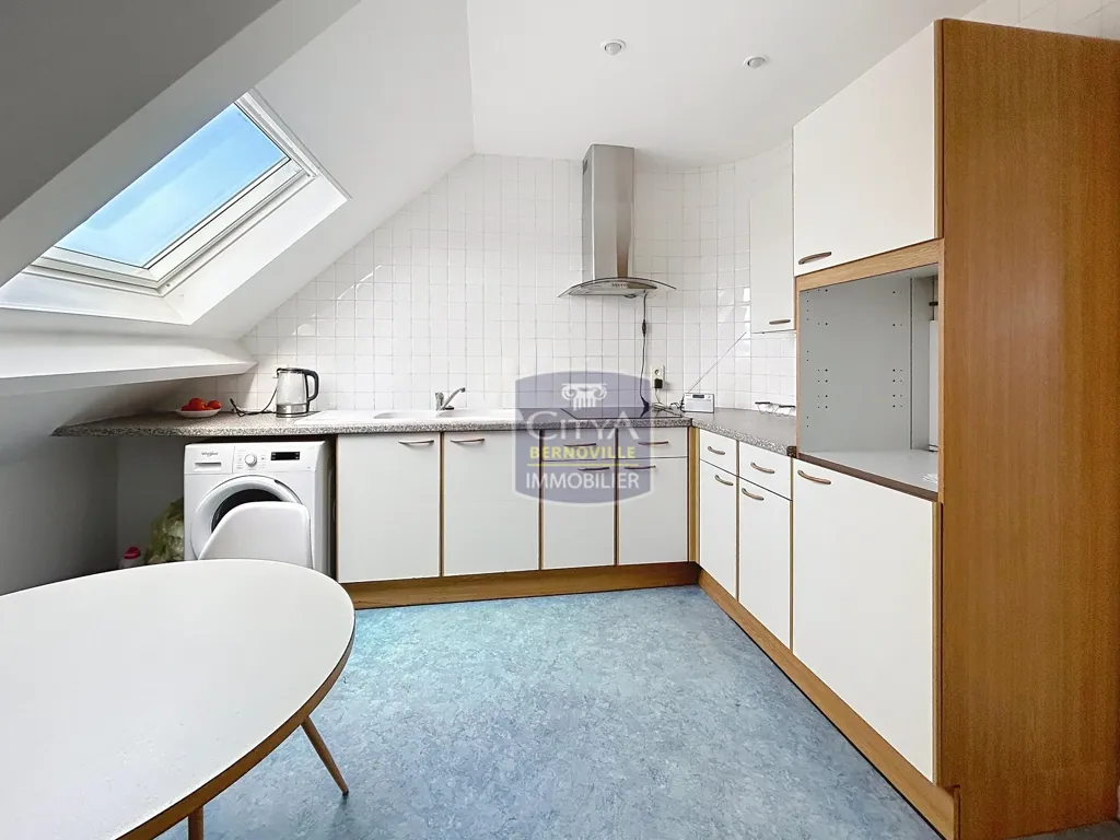 Cuisine - Appartement Lumineux avec Balcon à Saint-Quentin